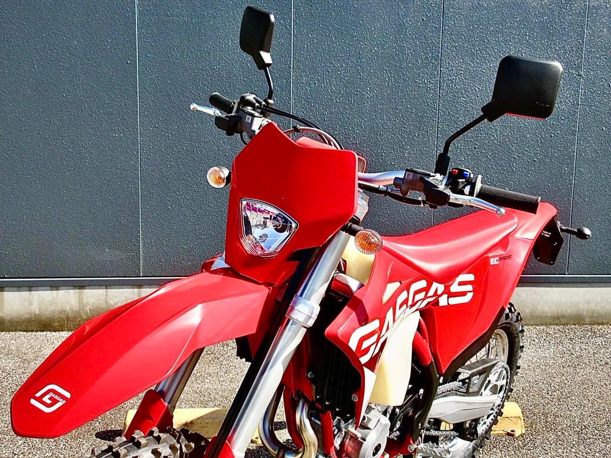 ktm_kashiwa's tweet photo. 🔥GASGAS🔥
《2023年モデル EC350F》
🌟最新モデルの2023年モデルもメーカーキャンペーン使えます!
【特別低金利】+【購入サポート】🙆♀️✨
詳細は下記リンクよりお気軽にお問い合わせください💫
https://t.co/ruLTsbw5Oz
#GASGAS #大型駐車場完備 #外車 #バイク #大型駐車場あります #EC350F https://t.co/y5NU4c9YGF