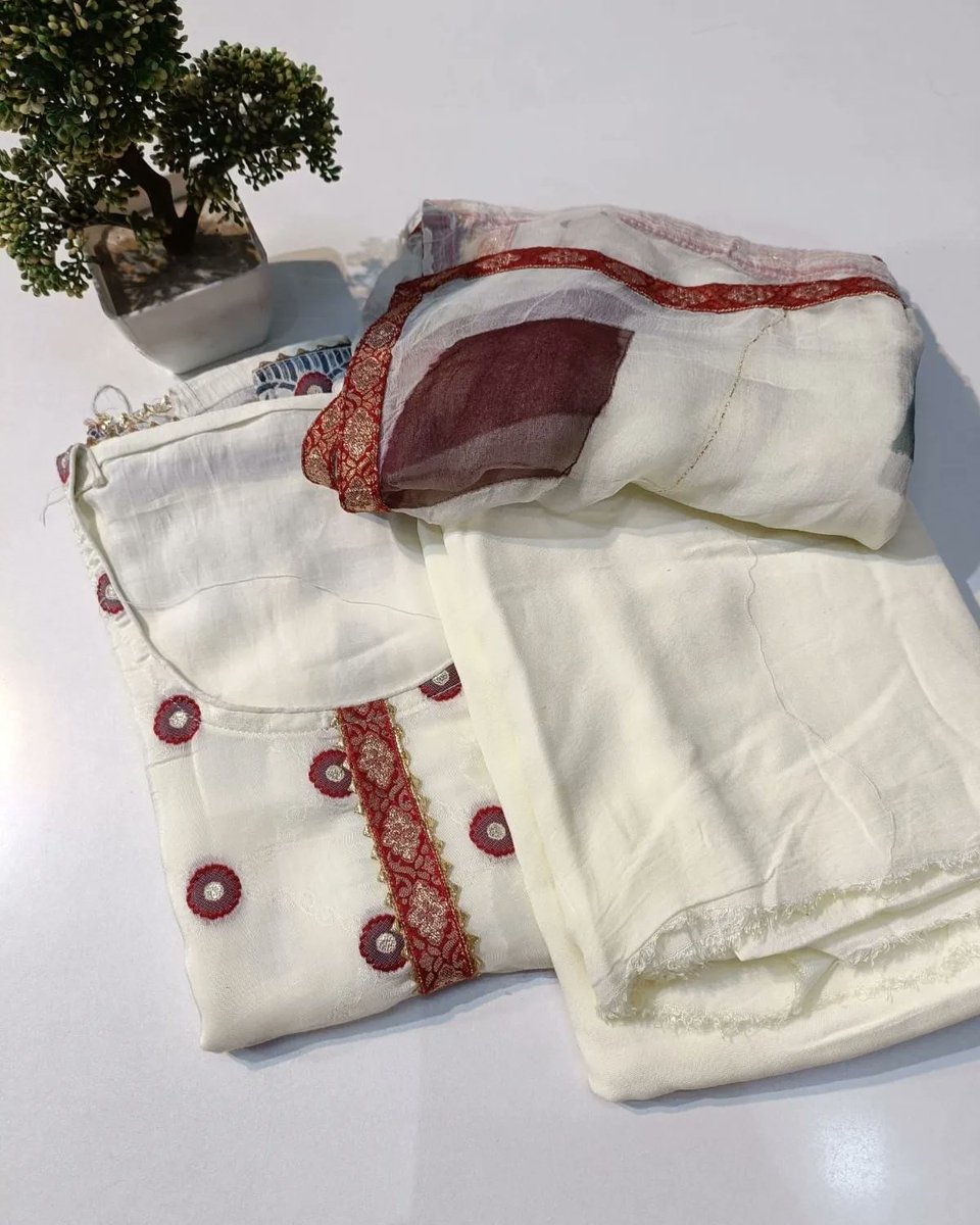 BoutiqueSwaroop's tweet photo. @Swarooponline 
A Traditional Designer Pure Cotton Suits With Lace  Dupatta With  Fine Threadwork... https://t.co/uO8SxOf5Ey