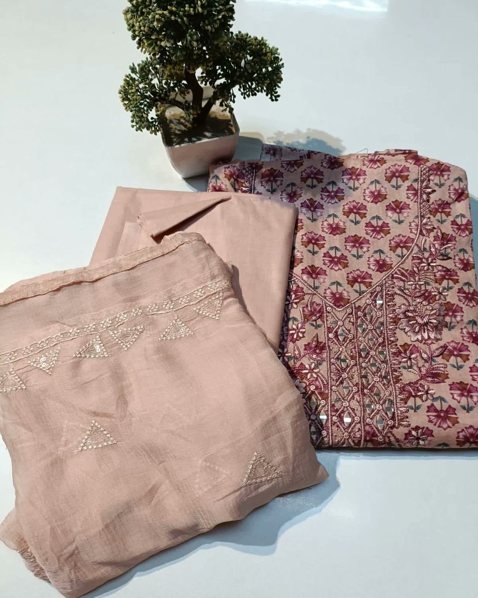 BoutiqueSwaroop's tweet photo. @Swarooponline 
A Traditional Designer Pure Cotton Suits With Lace  Dupatta With  Fine Threadwork... https://t.co/uO8SxOf5Ey