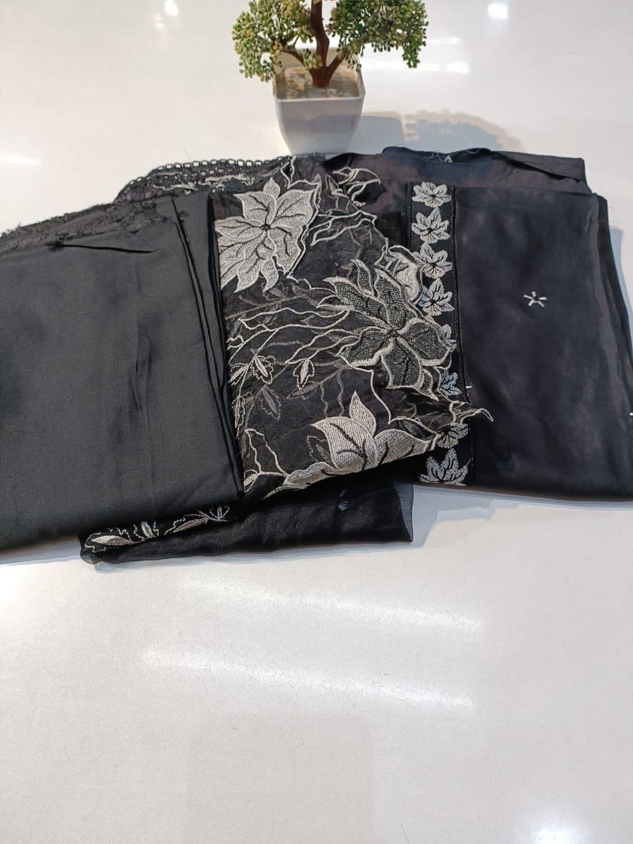 BoutiqueSwaroop's tweet photo. @Swarooponline 
A Traditional Designer Pure Cotton Suits With Lace  Dupatta With  Fine Threadwork... https://t.co/uO8SxOf5Ey
