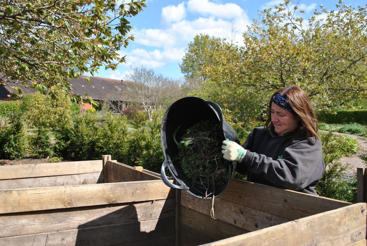 GOComposters's tweet photo. Thrilled our #Gloucestershire Master Composters have been shortlisted as a Green Award finalist in @BBCGlos's Make a Difference Awards! Delivered in partnership with @GlosCC, 15 #MasterComposters have been supporting the community with #composting since 2010. #MakeaDifference https://t.co/Li2GGxCweR