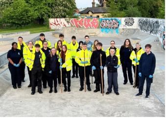 SPVolunteers's tweet photo. As part of this week's #OPScepter week of action to tackle and reduce knife crime, our #volunteerpolicecadets have been out in Whitehouse Park, Ipswich conducing searches for discarded knifes and worked as a team locating a hammer during the search. @NationalVPC #knifecrime https://t.co/z7fUlneoyk
