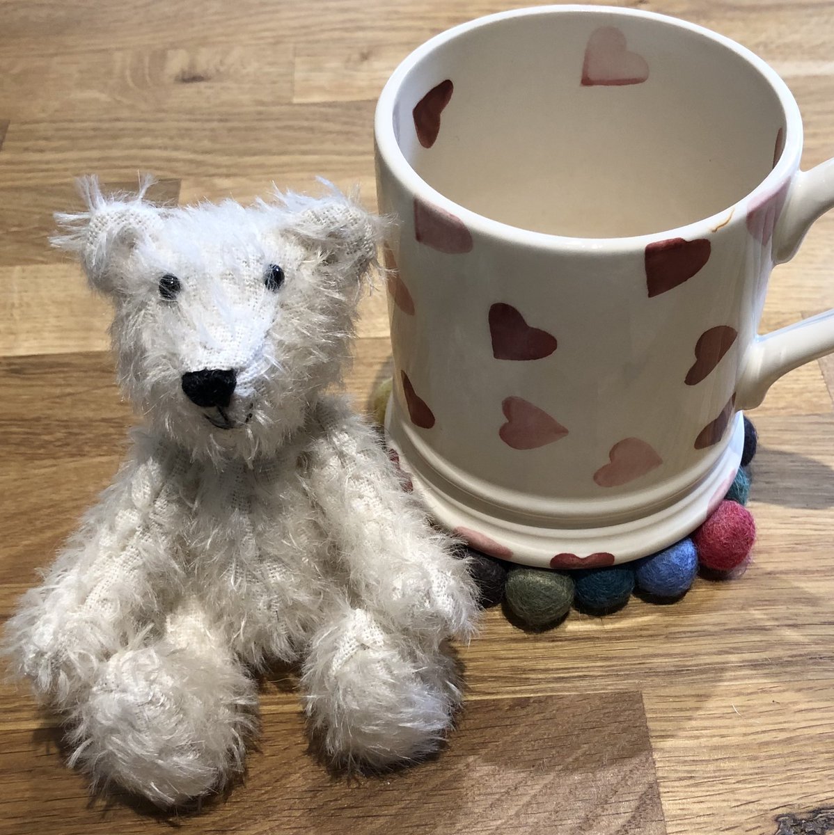 HeartFeltJudy's tweet photo. My first attempt at a real bear. I know he’s not perfect but he’s unique &amp; I love him 😀😊🐻 Made from Schulte 9mm Ivory Sparse Mohair. 
#bearmaker #etsyseller #happinessproject https://t.co/9GRanTR55p
