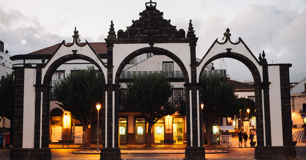 visitportugal's tweet photo. From the City Gates to the Sea Gates. Do you have any idea of what we’re talking about? https://t.co/dm7KBxb5Os They are both in Ponta Delgada, on the #island of #São #Miguel, and connect the city center to the marine area. Explore it on foot and enjoy the the #Azorean capital https://t.co/deQRusCv1x
