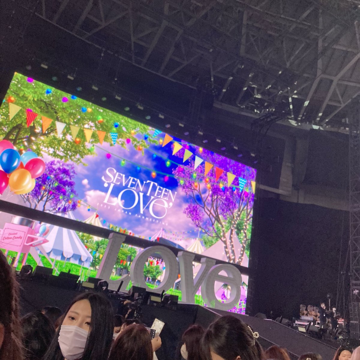 aokinoko612's tweet photo. 昨日の記憶とは………
まだ頭が働いておらず情緒がどうかしてる
思い出して涙出てくる…

私は時間がなく姉���がうちわ作ってくれたおかげでｵﾇから👍を貰えました……

プレミアム席くっそ近くて幸せでした…
GW仕事頑張ってよかった……幸

ドームツアーで会いましょう…🦊 https://t.co/P1FfNTd5h7