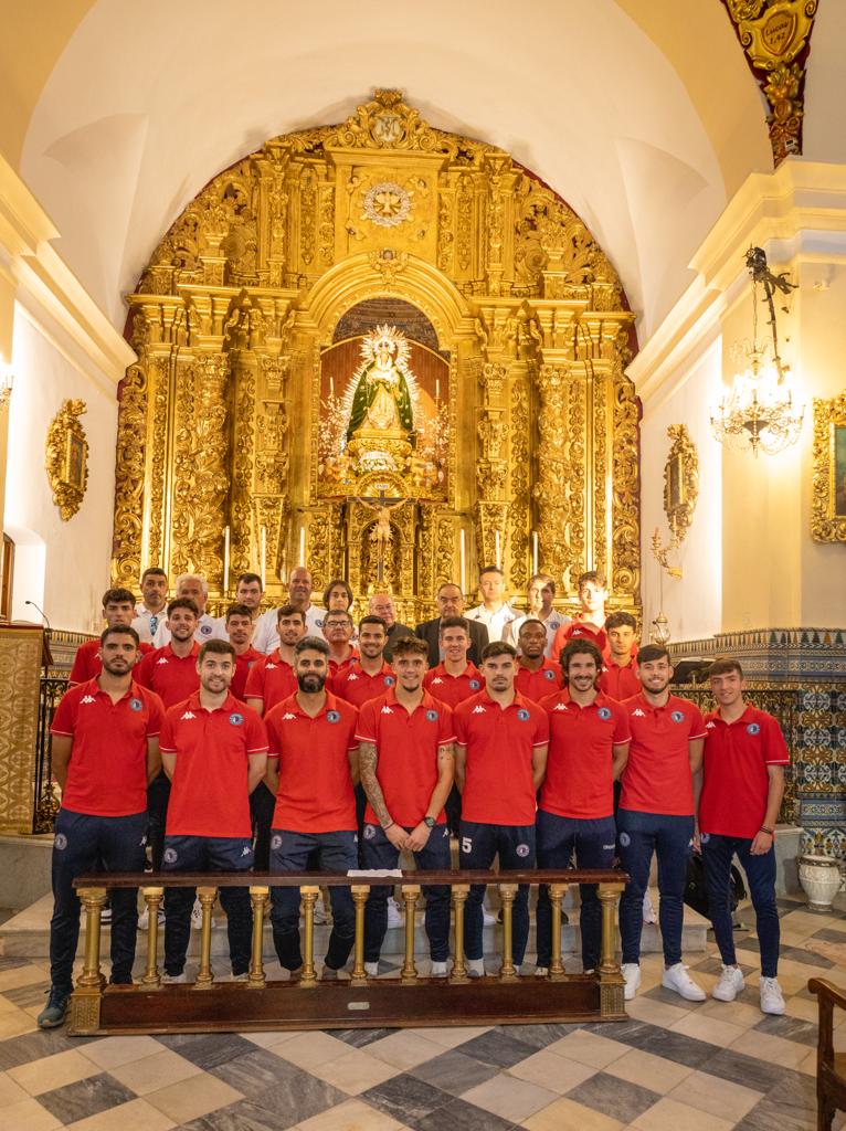 CDExt1924's tweet photo. 💐 Ayer tuvo lugar la ofrenda floral a la Virgen de la Piedad, patrona de Almendralejo, en el Santuario de Nuestra Señora de la Piedad.

😍 ¡Os dejamos algunas imágenes de la plantilla!

📸 Conrado del Castillo

#CDExtremadura #SentimientoInmortal https://t.co/iQaUVqru8V