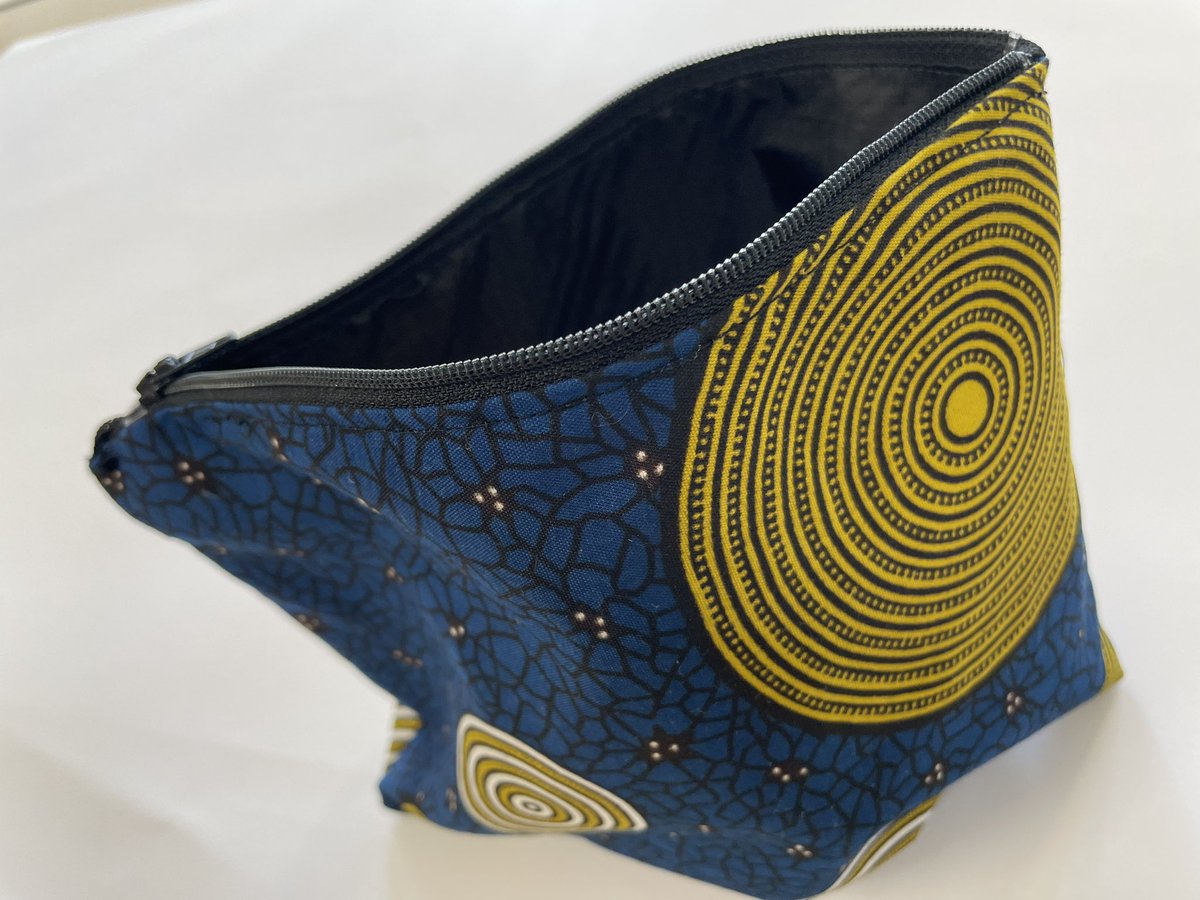 We had a wonderful time <a href="/leedslibraries/">Leeds Libraries</a> #DrawingRoom making cute zipped bags with talented Siobhan <a href="/SkirtWhat/">What's Your Skirt?</a> We can’t wait to make a  ‘Skirt in a Day’ June 17.  JOIN US ! ticketsource.co.uk/leedslibraryev…