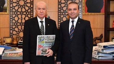 darkwebhaber's tweet photo. MHP lideri Devlet Bahçeli’nin danışmanı Yıldıray Çiçek, “Mecliste Hizbullah istemiyoruz” sloganı atan Fenerbahçe taraftarına “embesiller” dedi. https://t.co/6w64YAecIB