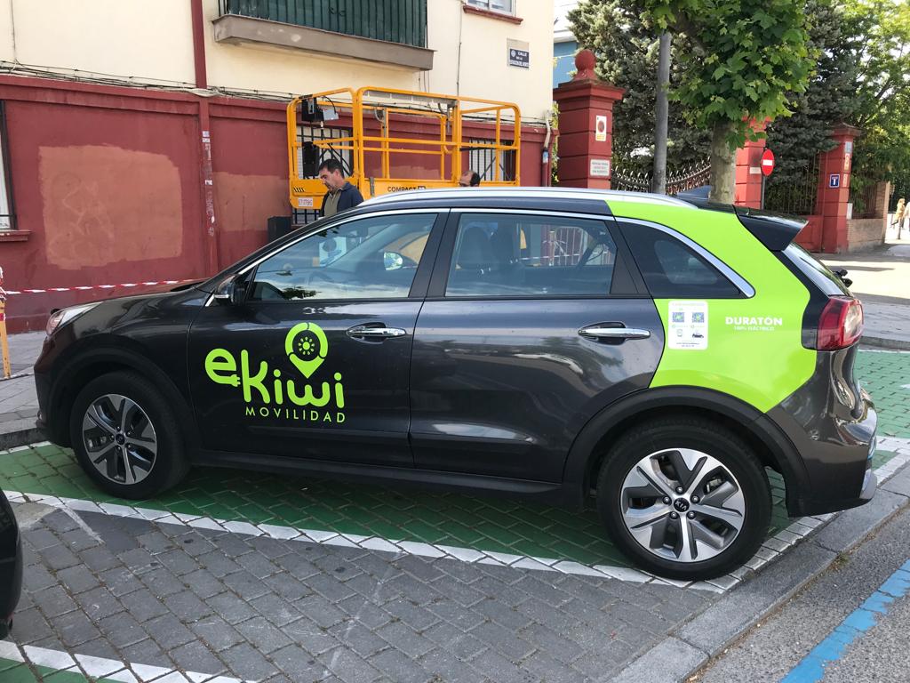 ekiwimovilidad's tweet photo. ¡Un nuevo coche prepara su llegada la flota de #eKiwimovilidad!!
Ah, por cierto... ¡ya tiene nombre y se llama #Duraton! ¿sabes el motivo?
Presta atención a nuestras redes porque te iremos contando toda la info por aquí, y por nuestro boletín.
https://t.co/m20l9xF7aY
#movilidad https://t.co/5VMM6ZO6cY