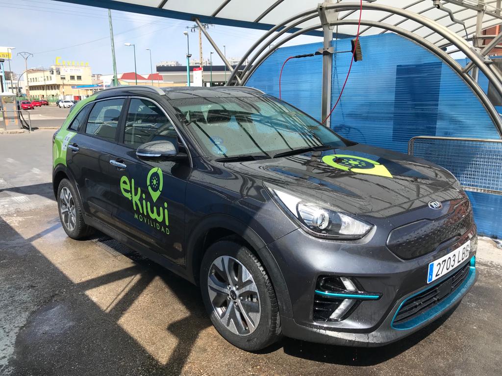 ekiwimovilidad's tweet photo. ¡Un nuevo coche prepara su llegada la flota de #eKiwimovilidad!!
Ah, por cierto... ¡ya tiene nombre y se llama #Duraton! ¿sabes el motivo?
Presta atención a nuestras redes porque te iremos contando toda la info por aquí, y por nuestro boletín.
https://t.co/m20l9xF7aY
#movilidad https://t.co/5VMM6ZO6cY