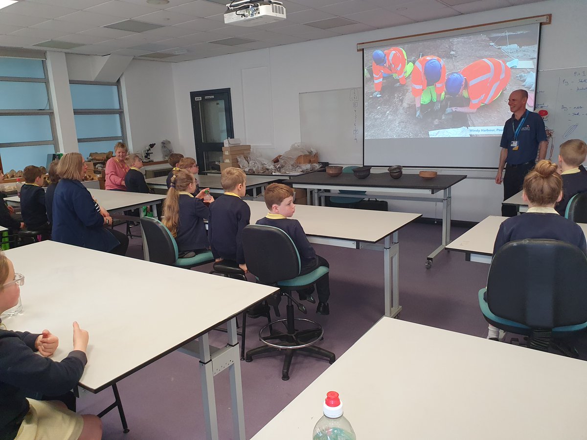 TPS1914's tweet photo. Yesterday, Rowan Class have enjoyed a trip to UCLAN, to take part in a range of activities and interactive shows relating to the many different aspects of science. The children really enjoyed the whole experience, meeting and talking to scientists! https://t.co/lxFcvYTmWP