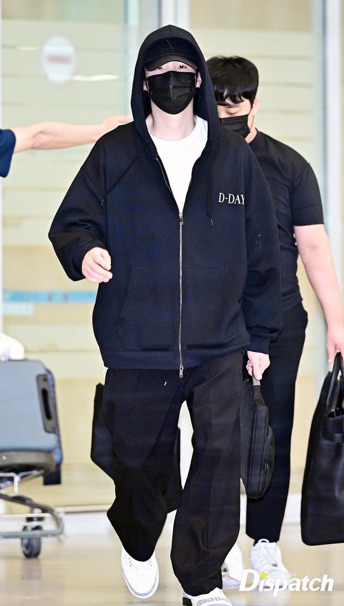 btsarmyfocuson's tweet photo. #SUGA has safely arrived back in South Korea. https://t.co/9v2zSywjQb