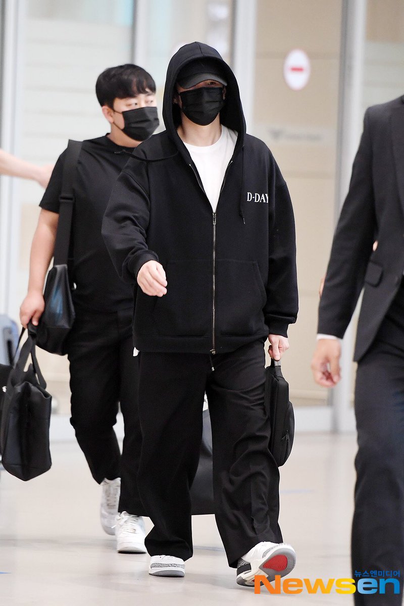 btsarmyfocuson's tweet photo. #SUGA has safely arrived back in South Korea. https://t.co/9v2zSywjQb