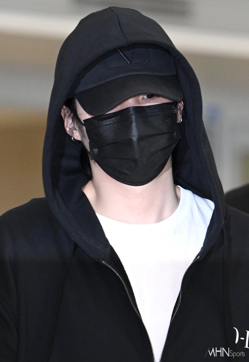 btsarmyfocuson's tweet photo. #SUGA has safely arrived back in South Korea. https://t.co/9v2zSywjQb