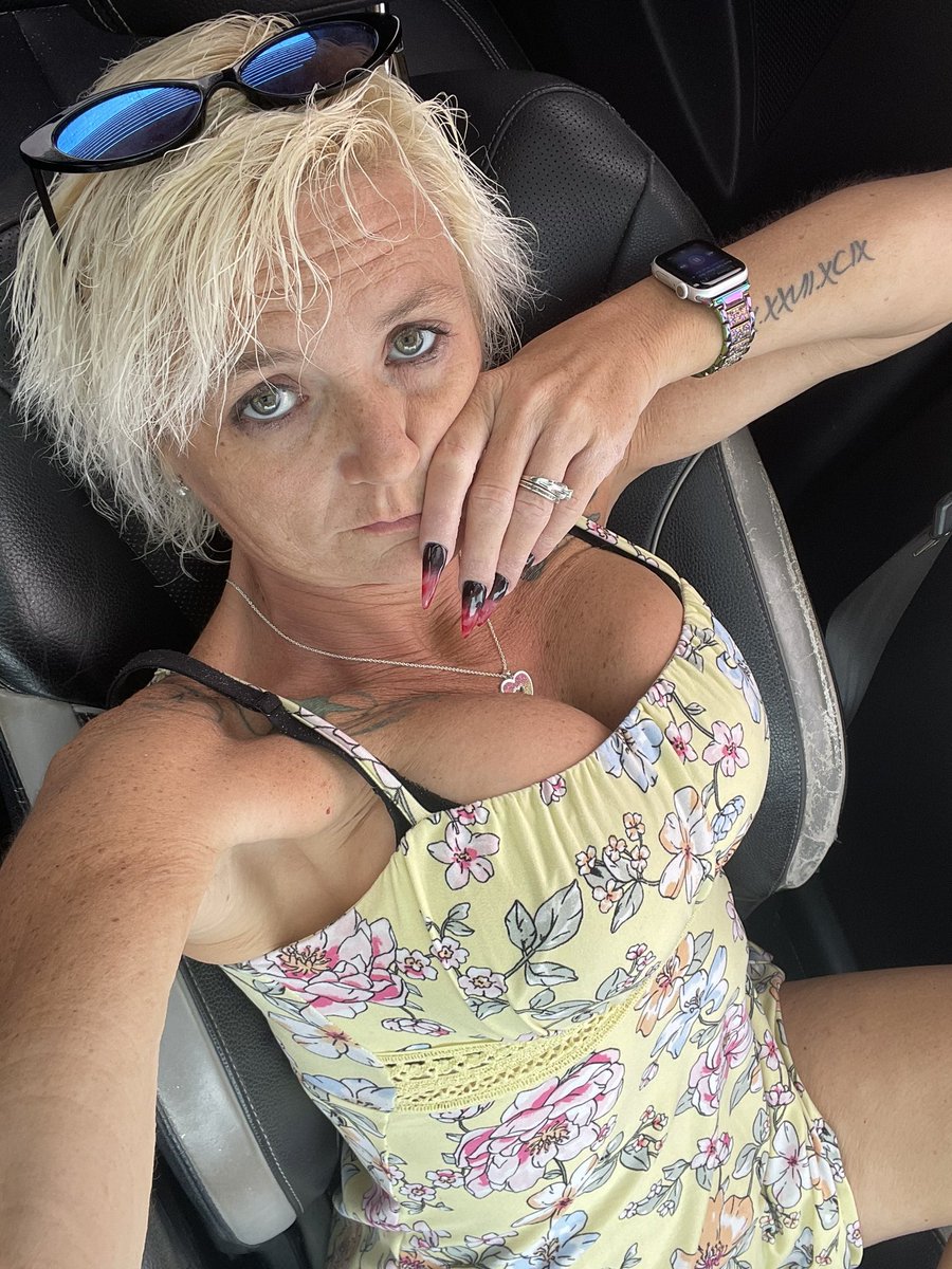 stephwilldoitt's tweet photo. @DirtyTinder2 
Twinkle twinkle little star let me f*ck you in my car.
#milfgoddess #milf #gilf #mature_woman 
#nsfw #sexy #beautiful #cleavages #onlyfansmodel #naughty #hot #amateurhotwife #tattoos #boobs #bigtits #usa #inkedbabes #tits #spicy 
https://t.co/7MlqCEk6lP https://t.co/rxyK2bKHFZ
