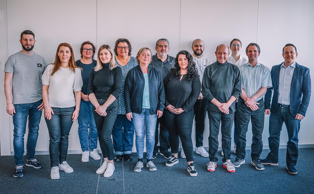 𝗠𝗶𝘁 𝗖𝗵𝗮𝗿𝗺𝗲 𝗮𝗻 𝗞𝘂𝗻𝗱𝗲𝗻𝗳𝗿𝗼𝗻𝘁

Der #digitale #Wandel prägt unsere Zeit, aber die #Interaktion mit Kunden ist dennoch unverzichtbar. <a href="/BrutschTools/">Brütsch/Rüegger Tools</a> zeigt, wie wichtig das ist.

►Weiterlesen: bit.ly/3MjVTfl
►Newsletter abonnieren: bit.ly/3lYx13y