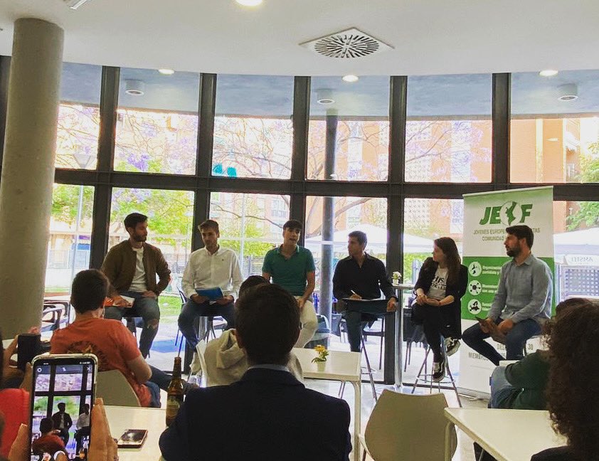 🔸Ayer por la tarde, nuestro coordinador autonómico @NachoSanchezCs participó en el debate electoral sobre el 28M en clave europea, organizado por <a href="/JEFCValenciana/">JEF CV</a> en colaboración con <a href="/CJVlc/">CJValència</a> !🇪🇺

#JóvenesSomosPresente #RenovaciónValencia