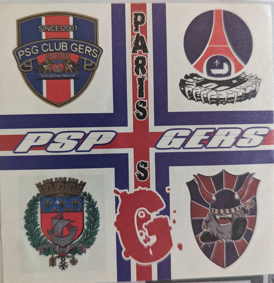 1jour1stick's tweet photo. Ils se relocaliseront en G rouge, témoins ces 2 sticks communs avec les #PSP03 les #puissanceParis , groupe sympathique , ultra, qui toute proportion gardée sera le pendant en bas des #atks prolongeant le #VAG91 https://t.co/EqvLCocfSg