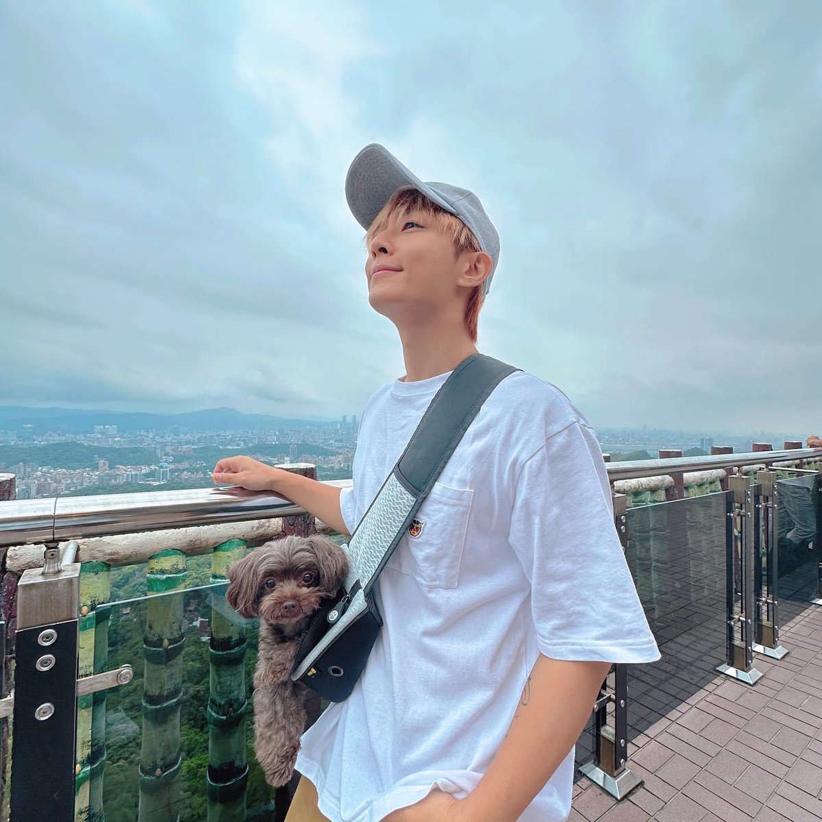 cloverjiji3's tweet photo. 爸爸と一緒なら❤️❤️❤️
不管好天氣壞天氣！
我跟爸爸在一起！
就每天都很幸福！超幸運！

波���宇宙 Poti Universe FB
#炎亞綸 #aayan1120 #poti_universe
https://t.co/SfESfiKYS5 https://t.co/svyIcqnrpN