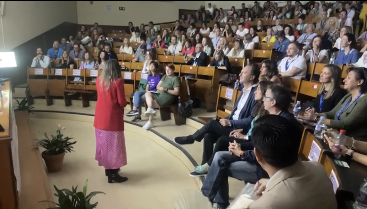 asadipre's tweet photo. Disfrutando de la ponencia inaugural "¿Me hablas a mí? Retos para alcanzar la conexión comunicativa" de la mano de @AzaharaTIC https://t.co/NGODHzGdRw