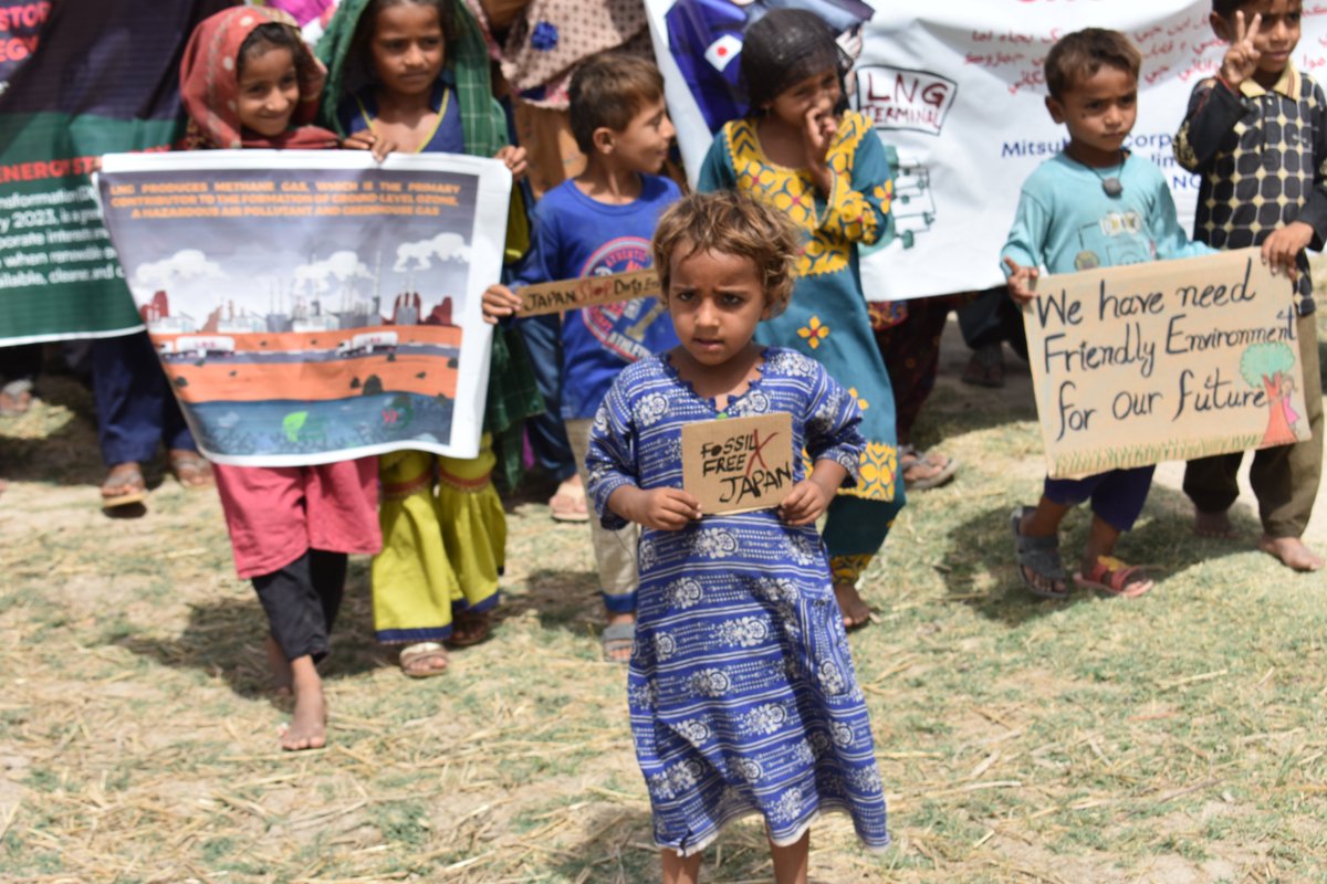 VDOPakistan's tweet photo. Village Development Organization in collaboration with Indus Consortium organized a walk at District Ghotki Demanding from Japan to stop funding against Fossil fuel.
#JapanStopFundingFossilFuel
#g7
#growgreennetwork
#indusconsortium
#VDOGHOTKI https://t.co/6BX5VKgUfK