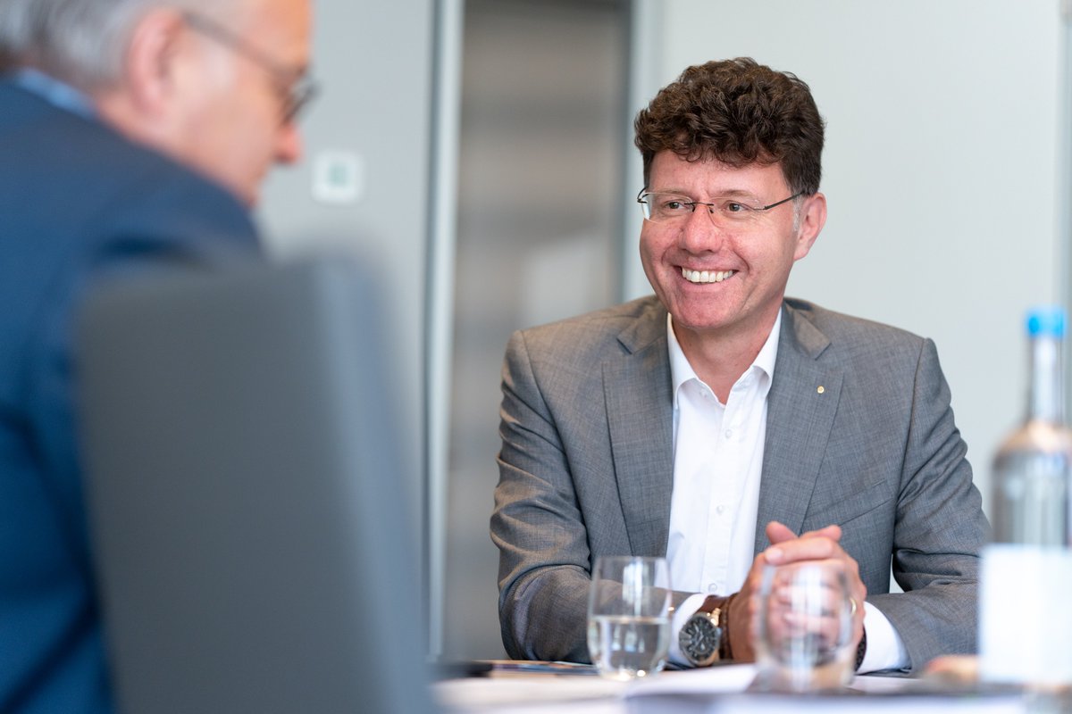 Köhlbrandquerung, A26 Ost, Lieferverkehr, Anwohnerparken, #Deutschlandticket: Für die nächste Ausgabe von <a href="/BPWirtschaft/">BUSINESS & PEOPLE</a> unternahmen Redakteur Wolfgang Becker und unser Hauptgeschäftsführer <a href="/Volker_Tschirch/">Volker Tschirch</a> eine Tour d'Horizon durch das Thema #Mobilität. #interview #hamburg