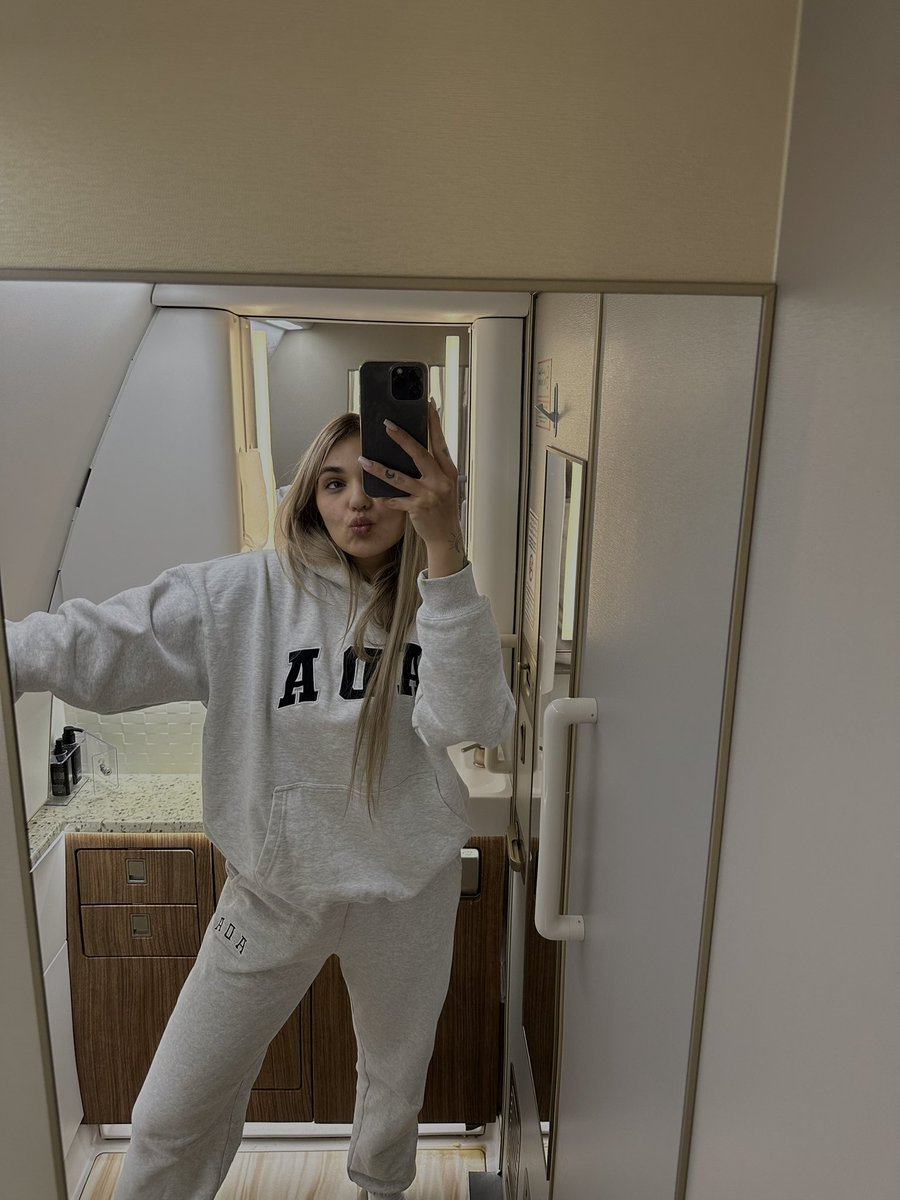 vdabrovska's tweet photo. Kocham podróże😩 https://t.co/dBMI5nJcpT