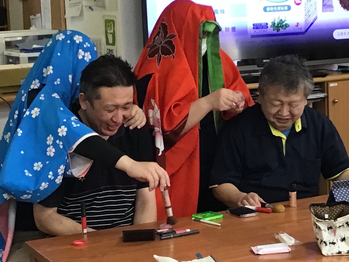 lime6555's tweet photo. 更新が��くなりすいません(´;ω;｀)
3月・4月・5月のレクリエーションの様子です(^^♪
3月　職員による二人場織・おやつ会
4月　アニメ鑑賞・おやつ会
5月　お花見・ドライブレク
今後も、楽しめるレクリエーションを開催しますので、よろしくお願いします！！
※一部抜粋して写真を投稿しています。 https://t.co/rEWTm4qyXN