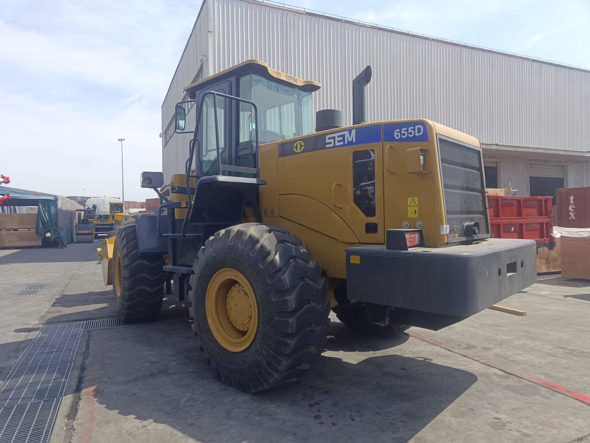 HuLorre's tweet photo. MADAGASCAR :
1 Unit SEM Brand New 20Ton Hydraulic Road Roller SEM520
1 Unit 5Ton Rated Load Wheel loader SEM655D
#caterpillar #semmachine #sem #roadroller #wheelloader #950gc #SEM655D #SEM520 #ZL50GN https://t.co/qo83Wqp4ab