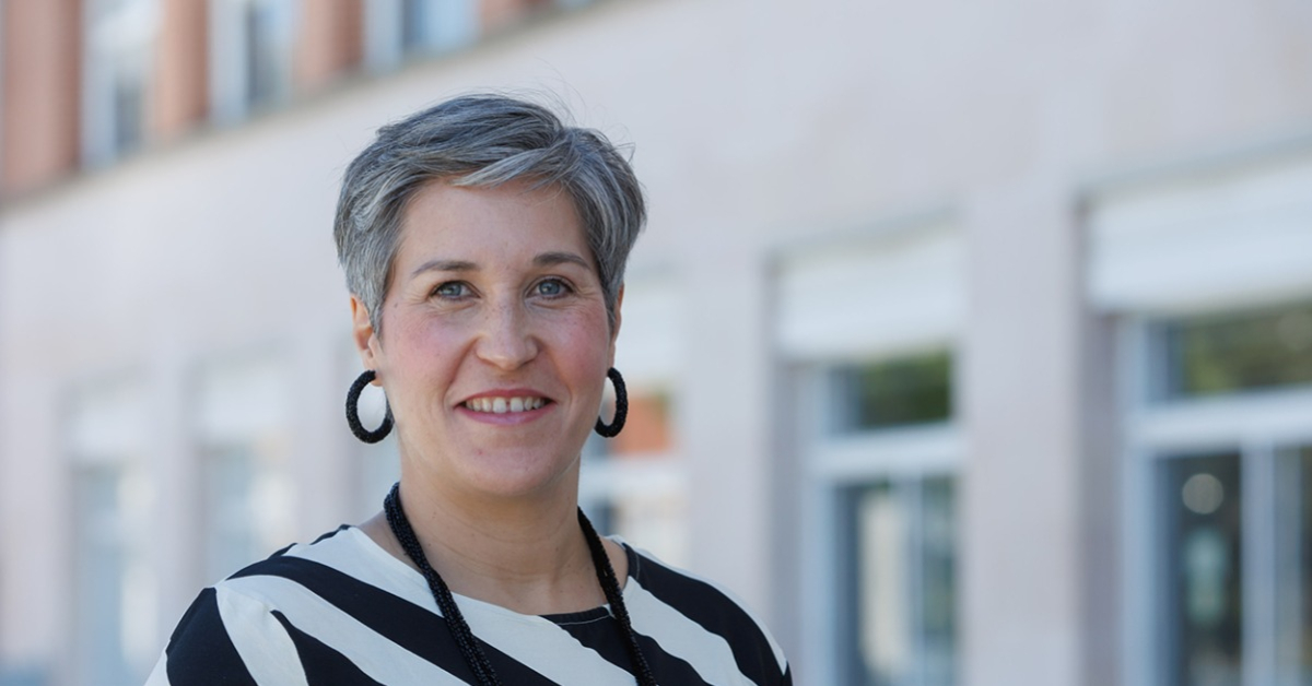 #MaríaOsés analiza en su tesis doctoral las actitudes de las #enfermeras sobre el cuidado de pacientes en el final de la vida. La investigación, leída en <a href="/UNavarra/">UPNA - Universidad</a>, propone fomentar los programas de formación de enfermería en #cuidadospaliativos 
➡️ bit.ly/457cCeq