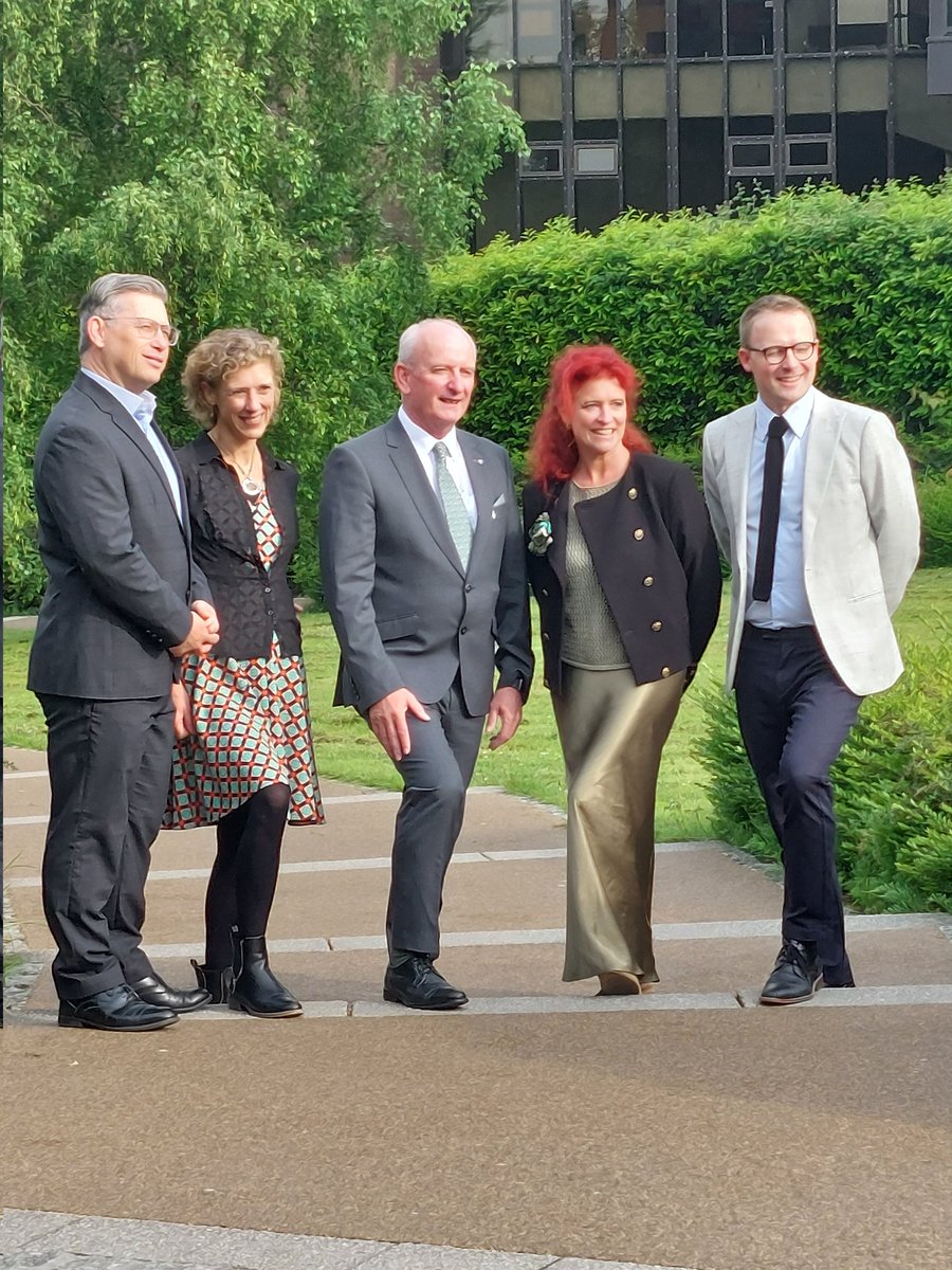 The 6th Irish Street Symposium is underway <a href="/UL/">University Of Limerick</a>. Over 70 presentations, 8 workshops, 4 panel discussions, 2 keynote speakers and much more to come over the next two day. Every good wish to our colleague <a href="/patrickod9/">Patrick O'Donnell</a> and his team who host this event  #isms23