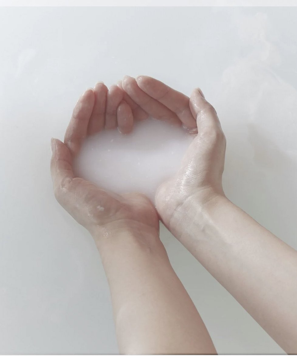 olchan_sub_'s tweet image. 田中みな実様とさっしーが小田切ヒロさんにプレゼントしてたKITOWAの入浴剤半端ない､､､『高級温泉宿の香りみたいで温泉行った気分になれてヤバい』とみな実様も大絶賛。お肌とぅるとぅるなるし、リッチなヒノキの香りと乳白のお湯で疲れぶっ飛ぶ。プレゼントにも◎だし、これ貰ったら100%惚れる。