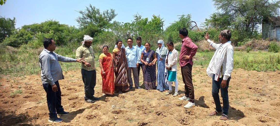 Pramel73's tweet photo. #GREENFoundation team is developing 20 #Miyawaki models under the #Chhidwara Compact as part of #RPLC partner. https://t.co/BT0B9d8BqD