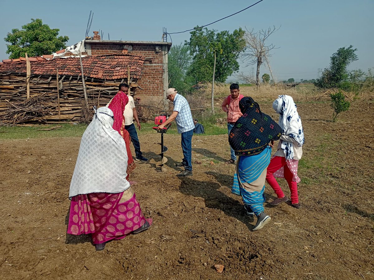 Pramel73's tweet photo. #GREENFoundation team is developing 20 #Miyawaki models under the #Chhidwara Compact as part of #RPLC partner. https://t.co/BT0B9d8BqD