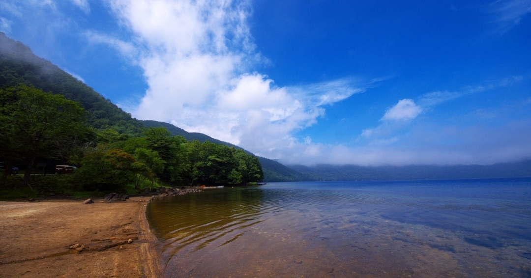 DaiichiTakimoto's tweet image. 「クッタルシ・トー」をご存知ですか？

アイヌ語で虎杖浜の湖、現在は倶多楽湖（くったら）湖と呼ばれているカルデラ湖のことです。当館から車で15分！

実は、透明度が国内で第二位、丸さは第一位に輝きます。

しかし、観光ガイドにはあまり掲載されない、穴場スポットなんですよ♨

#登別温泉