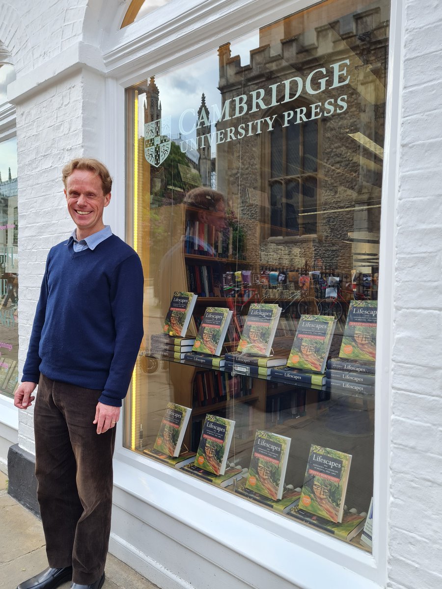 Yesterday @ReadingRuralist dropped by @CUPBookshop to sign some copies of his new book, Lifescapes! Find out more about Lifescapes and get your copy here: cup.org/41uhsiQ @ChangingNetwork #Twitterstorians