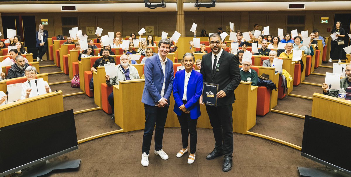 [ LE PALAIS DU LUXEMBOURG ] 

🥇 Une nouvelle <a href="/dicteepourtous/">La dictée pour tous</a> #historique, après la Tour Eiffel, le château de Versailles,  le palais de l’Elysée … c’était la première dictée organisée au <a href="/Senat/">Sénat</a> avec une grande lectrice, Madame <a href="/Myriam_Bounafaa/">Myriam Bounafaa</a>

dicteepourtous.fr