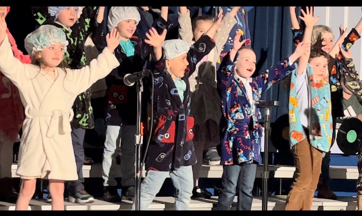 Grade ones Splished and Splashed rocking out the <a href="/SFOAschool/">St.Francis of Assisi School</a> stage last night! Great show <a href="/NLESDCA/">NLESD</a>