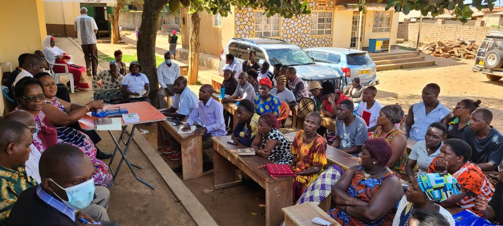 KampalaPdm's tweet photo. MAKINDYE DIVISION; 

MAKINDYE 1 PARISH;  
TownClerk, DRCC, DISO And Makindye FPP With @JovrineKaliisa  inspecting On How Far The PDM Activities In The Parish. The Meeting Was At Craddleland Junior School In Kirombe Zone.  @KCCAUG @KCCAED @kyofakabuye2 . https://t.co/mASdtvaUTF