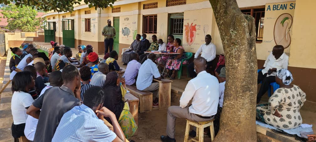 KampalaPdm's tweet photo. MAKINDYE DIVISION; 

MAKINDYE 1 PARISH;  
TownClerk, DRCC, DISO And Makindye FPP With @JovrineKaliisa  inspecting On How Far The PDM Activities In The Parish. The Meeting Was At Craddleland Junior School In Kirombe Zone.  @KCCAUG @KCCAED @kyofakabuye2 . https://t.co/mASdtvaUTF