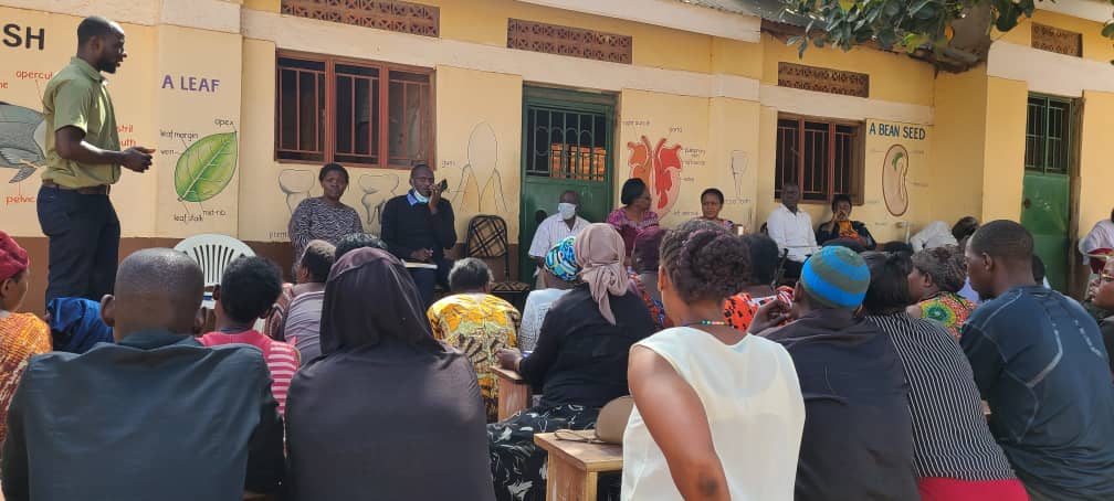 KampalaPdm's tweet photo. MAKINDYE DIVISION; 

MAKINDYE 1 PARISH;  
TownClerk, DRCC, DISO And Makindye FPP With @JovrineKaliisa  inspecting On How Far The PDM Activities In The Parish. The Meeting Was At Craddleland Junior School In Kirombe Zone.  @KCCAUG @KCCAED @kyofakabuye2 . https://t.co/mASdtvaUTF