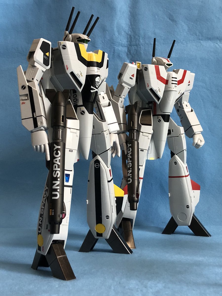 【令和5年5月19日（金）】
DX超合金  1/48 
VF-1S  バルキリー
VF-1J  バルキリー
ガウォークにすると保管が大変で💦
もっと時間がないと変形出来ません💦
#DX超合金
#超時空要塞マクロス
#バルキリー
#ロイフォッカー 
#一条輝 
#バトロイド