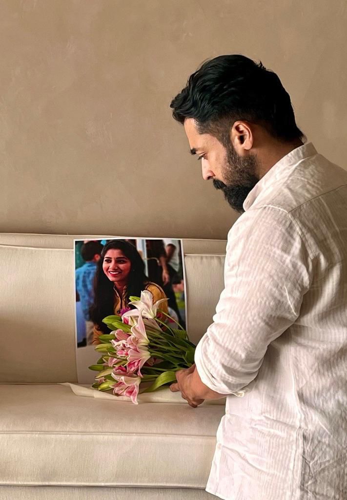 memeschennai's tweet photo. #Aishwarya, a fierce supporter of #Suriya, was shot during the Texas shooting at the Allen Mall. Heartbreaking words from @Suriya_offl as he expresses his sorrow over the passing of a devoted fan in a letter to the family. https://t.co/Si5HQO1hfh