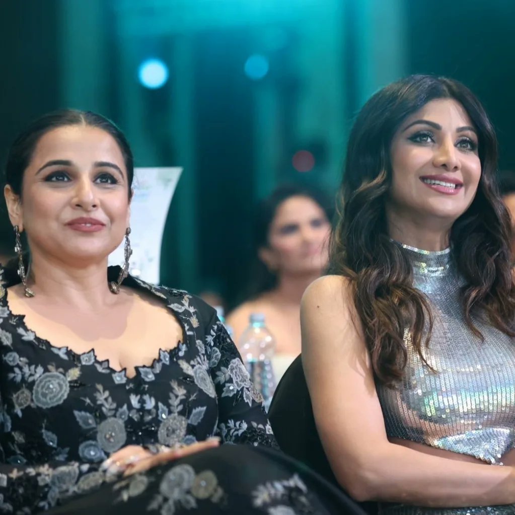 Beauties! ❤️

#ShilpaShetty and #VidyaBalan clicked in a candid moment at the  #FeminaMamaEarthBeautifulIndians2023 last evening. 

#BeautifulIndians2023 #BeautifulIndiansS2 #FeminaXMamaearth #BeautifulIndians #CelebratingGoodness #Mamaearth #FeminaIndia