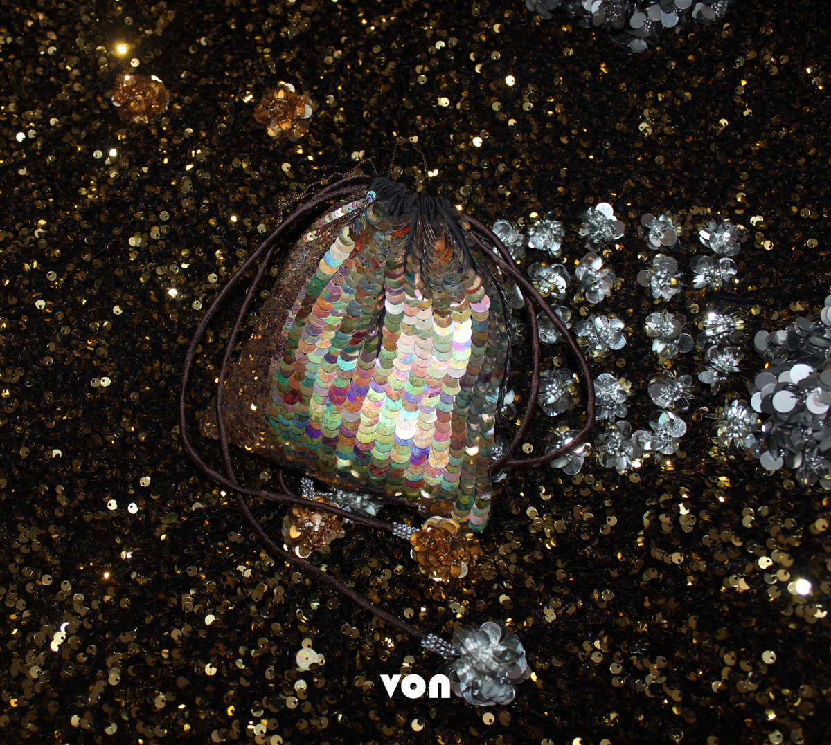 vonindia's tweet photo. Glam Sequins bedecked in a textural play of sizes, tasseled with glistening disco balls, made to perfection.               
                 💞The hottest mini bag of the season
 #vonmadeinindia #luxuryfashion https://t.co/CPe5bIdwht