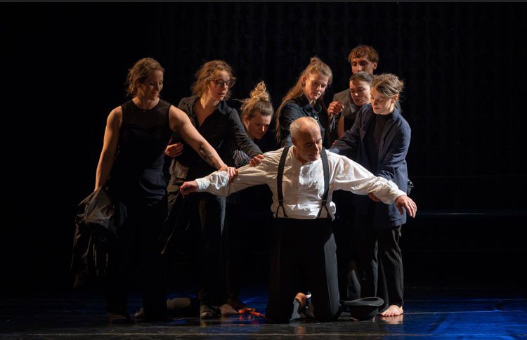 Je participe en tant que vidéaste au spectacle révélation qui a lieu au parc de la mairie d'onex vers Genève ! Passez dire coucou, ça vaux la peine !