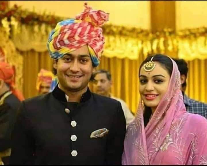मध्य प्रदेश सरकार के पूर्व मंत्री राघौगढ़ के विधायक <a href="/JVSinghINC/">Jaivardhan Singh</a> जी  बाबा साहब और श्रीमती श्रीजाम्या जयवर्द्धन सिंह जी को वैवाहिक वर्षागांठ की हार्दिक बधाई एवं शुभकामनायें। ईश्वर का आशीर्वाद आप दोनों पर बने रहे।