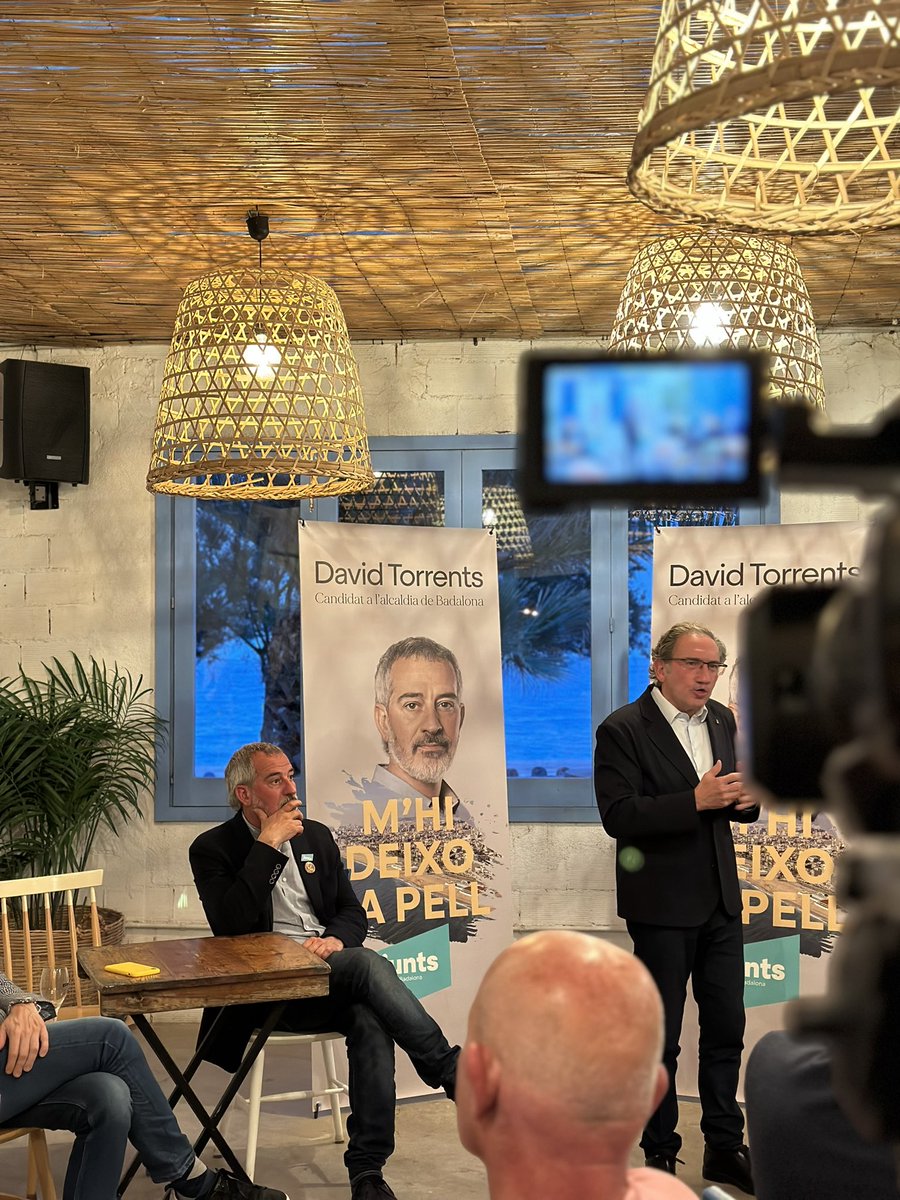 Junts Badalona 🎗 (@juntsbadalona) on Twitter photo 🗳️ #28M | El Conseller Giró ha visitat #Badalona, en un sopar amb empresaris de la ciutat a <a href="/lestupendu/">lestupendu</a>
🗣️ <a href="/torrents_d/">David Torrents</a>: “Tenim 200M€ sense executar. ERC és incompetent per liderar un govern”
🗣️ HC Giró: “cal fer una Badalona atractiva per atraure inversions”
<a href="/JuntsXCat/">Junts per Catalunya🎗</a> 🗳️ #28M | El Conseller Giró ha visitat #Badalona, en un sopar amb empresaris de la ciutat a <a href="/lestupendu/">lestupendu</a>
🗣️ <a href="/torrents_d/">David Torrents</a>: “Tenim 200M€ sense executar. ERC és incompetent per liderar un govern”
🗣️ HC Giró: “cal fer una Badalona atractiva per atraure inversions”
<a href="/JuntsXCat/">Junts per Catalunya🎗</a>