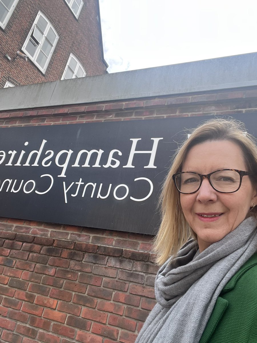 Meeting colleagues from across <a href="/HIOW_ICS/">NHS Hampshire and Isle of Wight</a> <a href="/hantsconnect/">Hampshire County Council</a> to celebrate the review of intermediate care 
<a href="/ClareMander/">Dr Clare Mander</a> <a href="/saracourtney3/">Sara Courtney 💙</a>

#HelpingPeopleLiveTheirBestLives