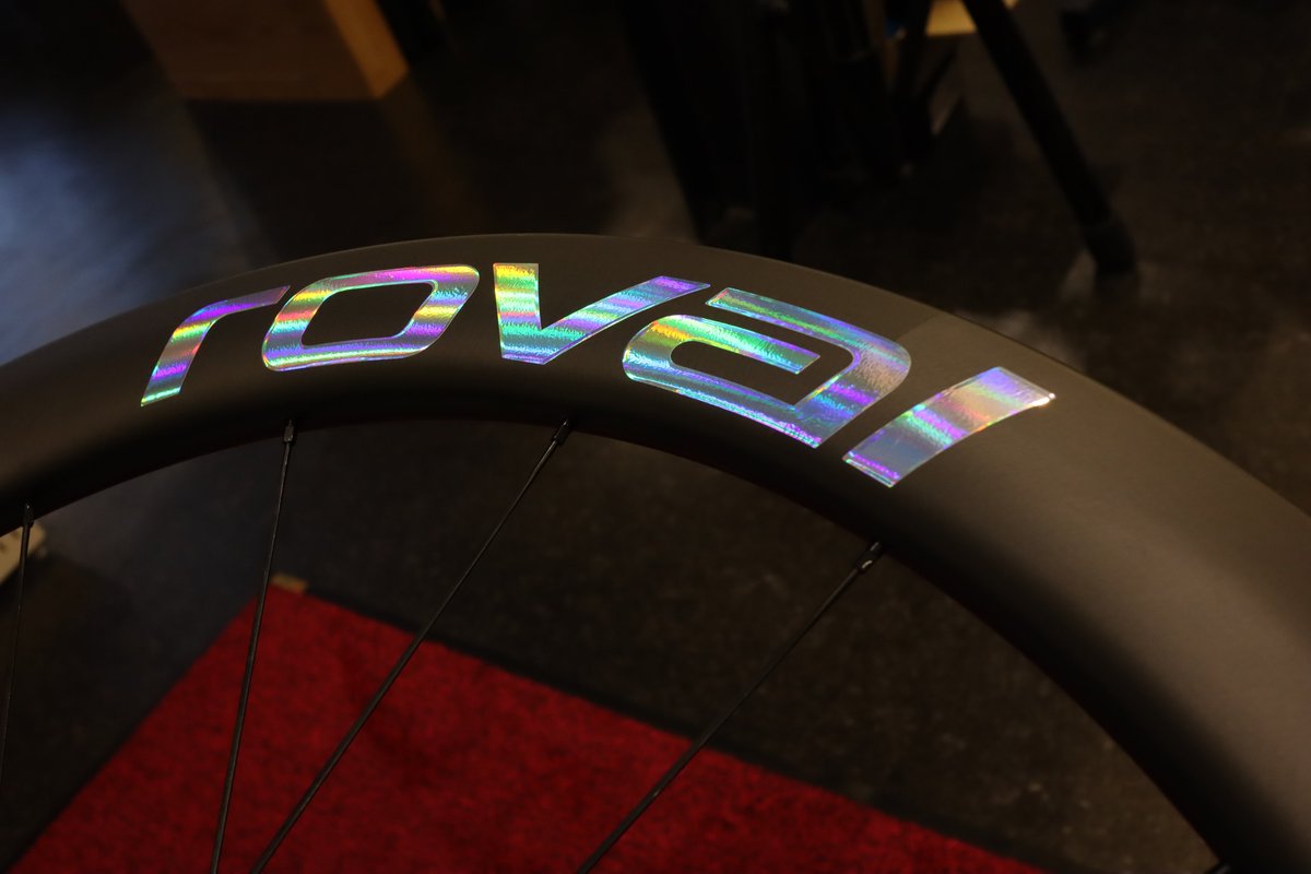 bikeshopforza's tweet photo. PROPEL ADVANCED SL / ROVAL RAPIDE CLX特別完成車

Sサイズが1台のみご提案可能です

12速電動アルテグラDi2コンポをアッセンブルし
車体価格 115万円（税込）でのご案内です

詳細なお見積りなど、ぜひお気軽にご相談ください
↓
https://t.co/OArAa8FWWs

#GIANT #PROPEL https://t.co/Hy5mj6nRII